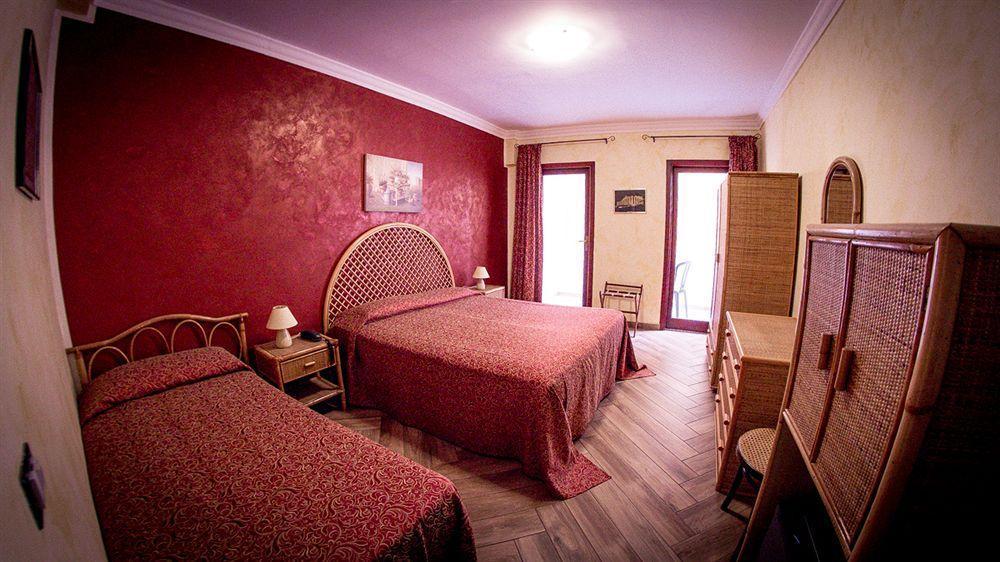 Hotel Riviera Маринелла Экстерьер фото